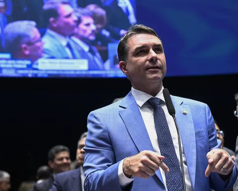 Flávio Bolsonaro lidera rejeição após escândalo com Banco Master