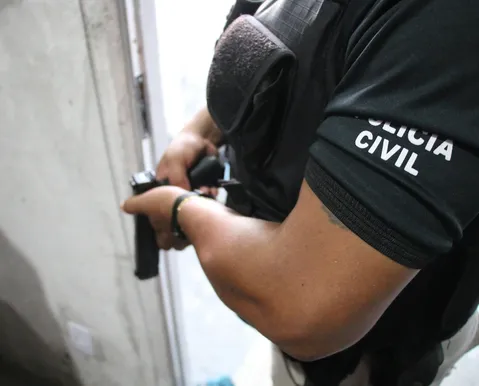 Homem investigado por violência doméstica é preso em Camaçari