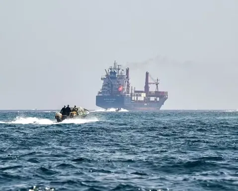 Europeus negociam passagem por Ormuz diretamente com Teerã