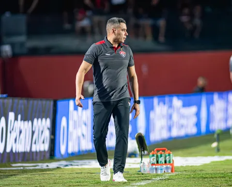 Jair Ventura celebra "pacto" cumprido pelo Vitória após vencer o Inter