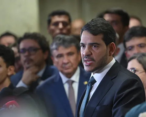 AGU pede ao STF suspensão de decisão que afastou Andrei Rodrigues