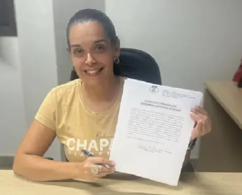 Crianças dormem em cadeiras por falta de colchões em creche de Lençóis