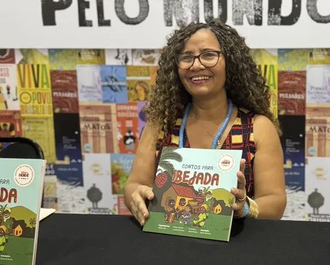 Livro reúne 26 autores e crianças negras para reescrever a infância - Imagem