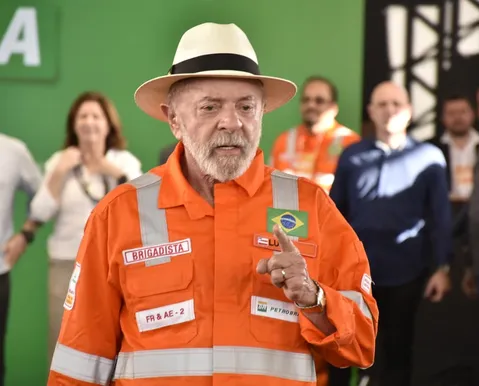 Lula ironiza relação de Flávio com Vorcaro: "Isso é caso de polícia"