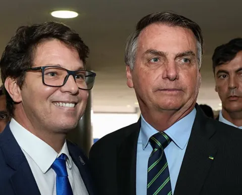 Mário Frias agradeceu a Vorcaro por doação para filme de Bolsonaro