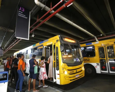 Rodoviários de Salvador decidem hoje se haverá greve de ônibus - Imagem