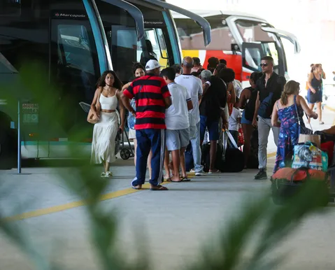 Vai viajar de ônibus? Saiba como economizar dinheiro nos feriados - Imagem