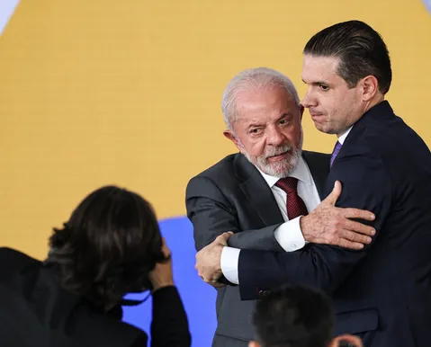 Hugo Motta declara apoio à reeleição de Lula: “Melhor para o país” - Imagem