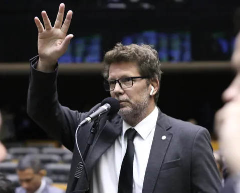 Ex-assessora de Mario Frias relata suposta “rachadinha” em gabinete