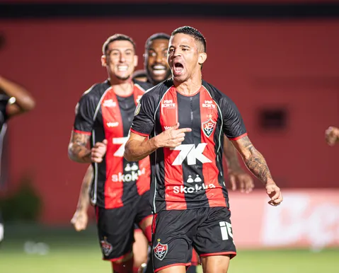Vitória encerra série de tabus após eliminar o Flamengo em jogo épico
