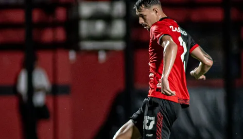 Claudinho volta a jogar após sete meses afastado: "jogador importante"