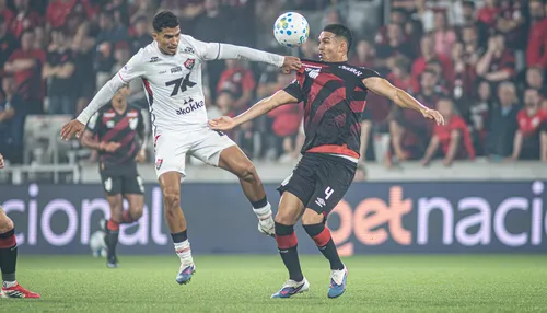 Atacante e zagueiro da Seleção desfalcam o Athletico diante do Vitória