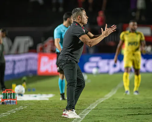 Jair Ventura define prioridade do Vitória após tropeço no Nordestão - Imagem