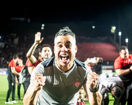 De 'salvador' a rubro-negro: os números de Jair Ventura ao atingir marca histórica no Vitória - Imagem