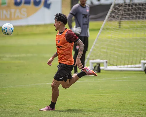 Entenda situação dos estrangeiros que têm contrato curto no Vitória - Imagem