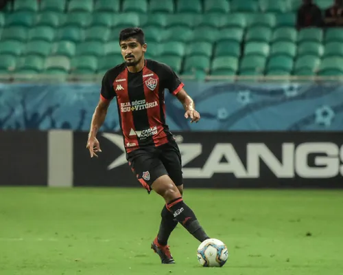 Ex-zagueiro do Vitória acerta com equipe da Série B para 2026 - Imagem