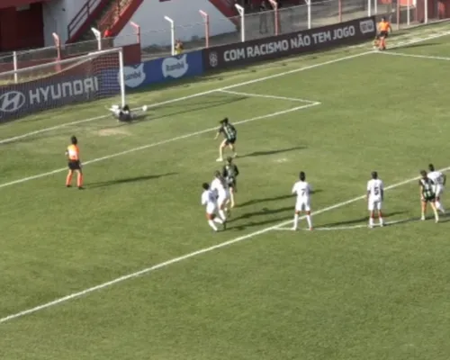 Goleira defende pênalti e Vitória empata no Brasileirão Feminino - Imagem