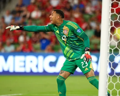 Goleiro descartado pelo Bahia sofre goleada humilhante pela Costa Rica - Imagem
