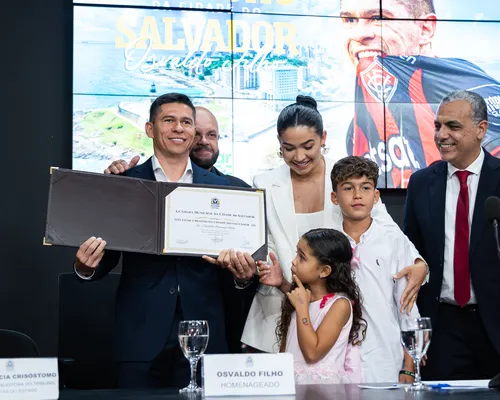 Ídolo do Vitória, Osvaldo recebe título de Cidadão Soteropolitano - Imagem