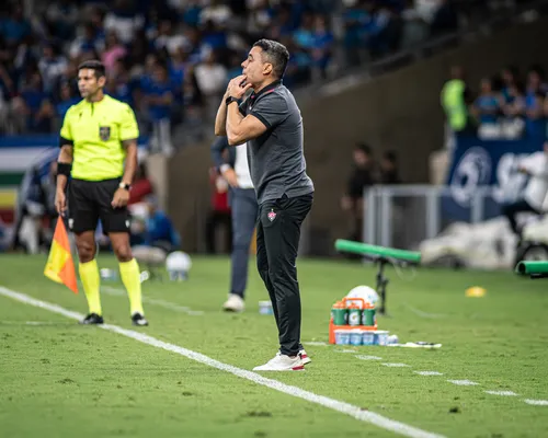 Jair Ventura aponta problema recorrente do Vitória: "Gol sobre gol" - Imagem