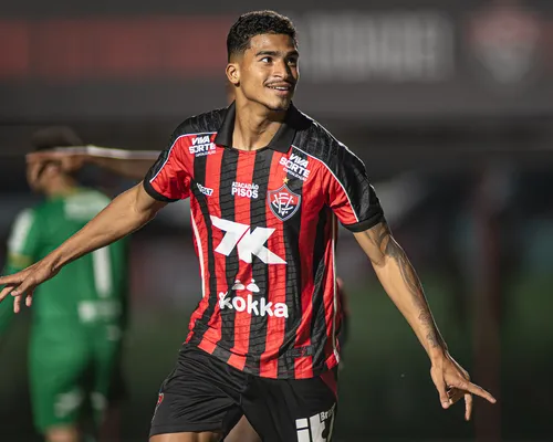 Renê tem melhor início de centroavantes do Vitória desde 2018 - Imagem