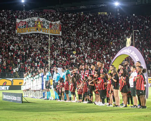 Vitória é punido pelo STJD após protestos contra arbitragem e CBF - Imagem