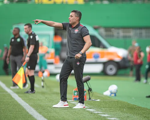 Jair Ventura vê "boa resposta" do Vitória fora de casa após empate - Imagem