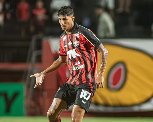 Zé Vitor mira boa sequência e pensa grande: "Olhar pra cima na tabela" - Imagem