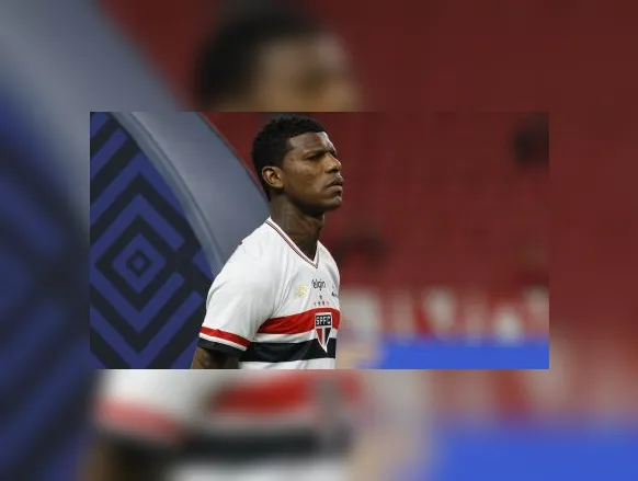 Zagueiro de time da Série A some e pode ter até trocado de telefone - Imagem