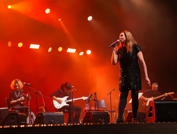 Belchior ganha tributo emocionante com trio feminino em Salvador - Imagem