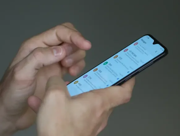 Demissão online? Justiça autoriza uso do WhatsApp e nega indenização - Imagem