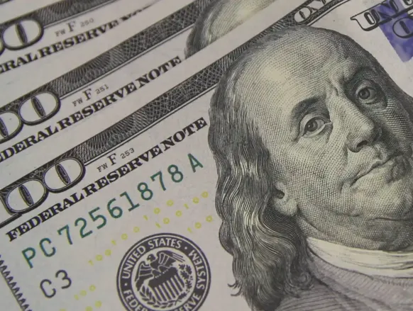 Dólar fecha abaixo de R$ 4,90 pela 1ª vez desde 2024; Ibovespa sobe - Imagem