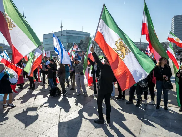 Entre o diálogo e a guerra: Irã e EUA iniciam 3ª rodada de negociações - Imagem