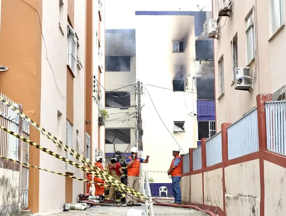 Explosão no Stiep: prédio atingido começa a ser demolido - Imagem