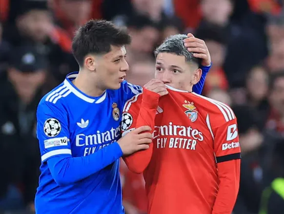 Fifa aprova expulsão direta para jogador que cobrir a boca; entenda - Imagem