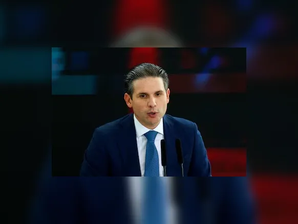 Hugo Motta deve escolher nome do centrão para relatar PEC da 6x1 - Imagem