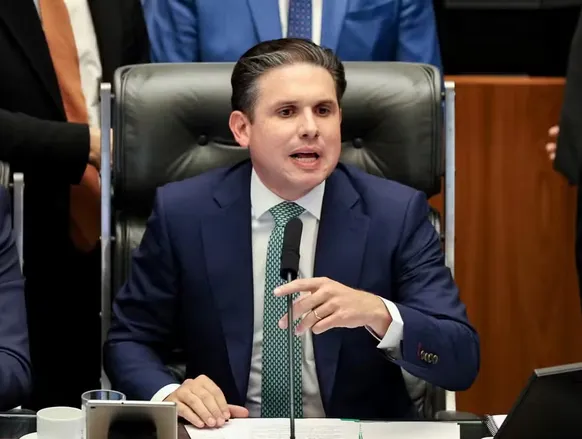 Hugo Motta quer derrubar veto de Lula a projeto que reduz pena de Bolsonaro - Imagem