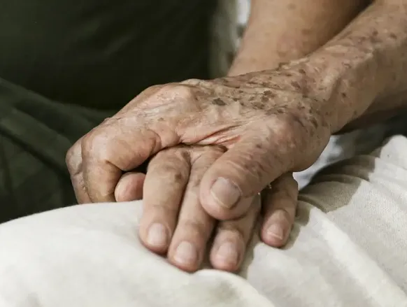 Não é só genética e idade: entenda como demência pode ser causada - Imagem