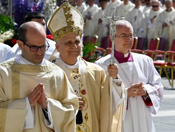 Papa Leão deseja “feliz Páscoa” em português e volta a criticar guerra - Imagem