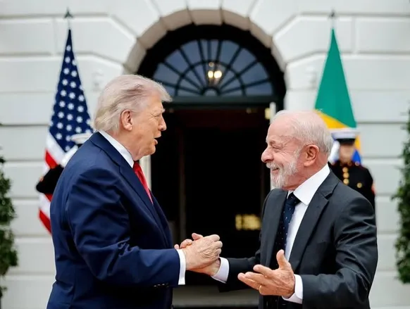 "Trump rindo é melhor do que de cara feia", diz Lula após encontro nos EUA - Imagem