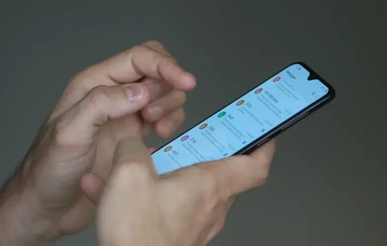 Prefere escrever no WhatsApp a enviar áudios? Entenda o que hábito pode indicar