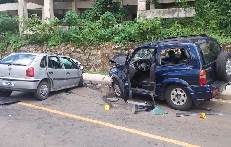 Idosa morre após grave acidente de carro no bairro de Vila Laura