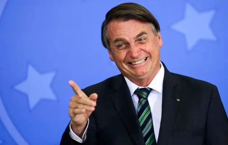 Prefeitura pagou R$ 100 milhões para produtora de filme de Bolsonaro