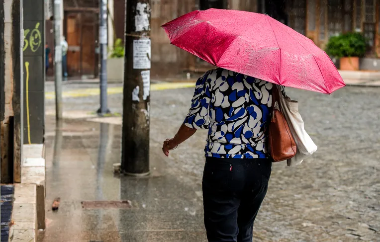 Onda de frio avança pelo Brasil e provoca ventos de até 100 km/h