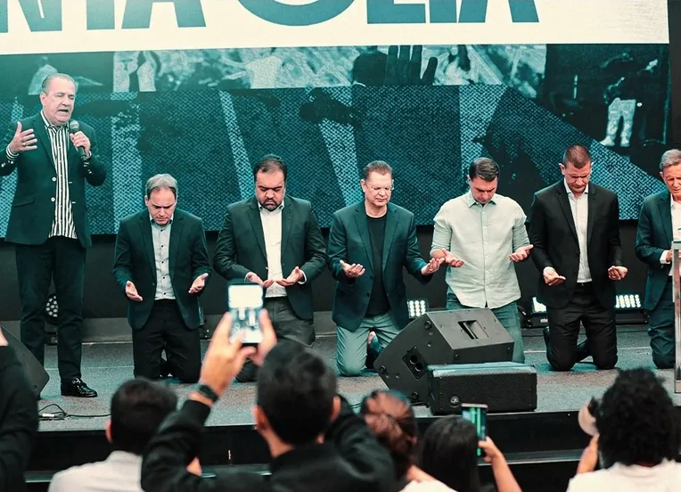 Em nome do pai: igrejas evangélicas se tornam polos decisivos na hora do voto