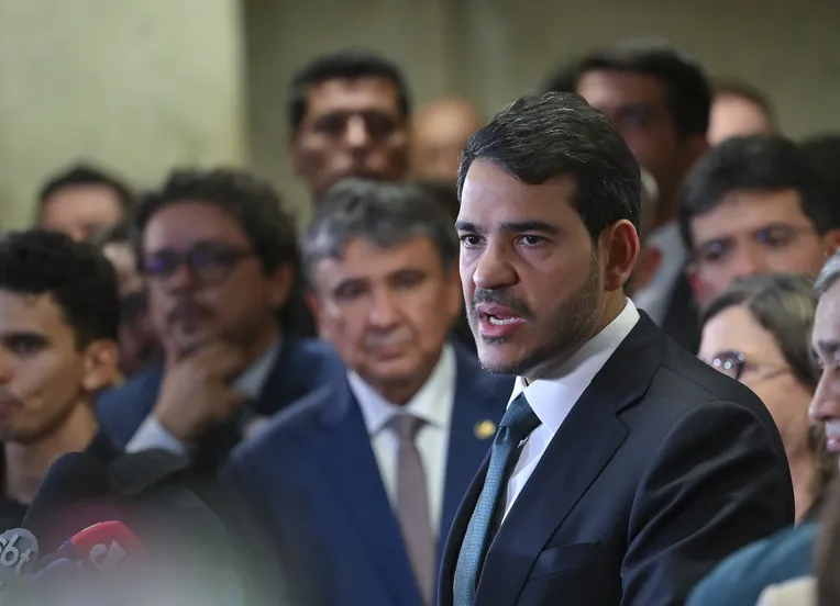 AGU pede ao STF suspensão de decisão que afastou Andrei Rodrigues