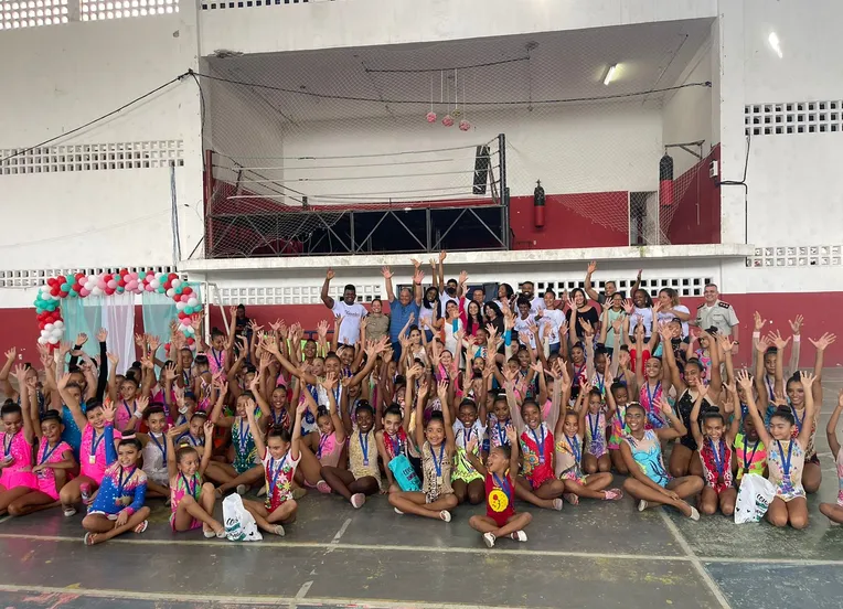 O projeto de ginástica que muda vidas de crianças em Lauro de Freitas