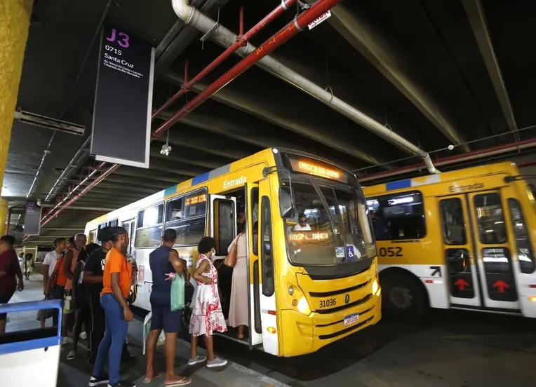 Rodoviários de Salvador decidem hoje se haverá greve de ônibus