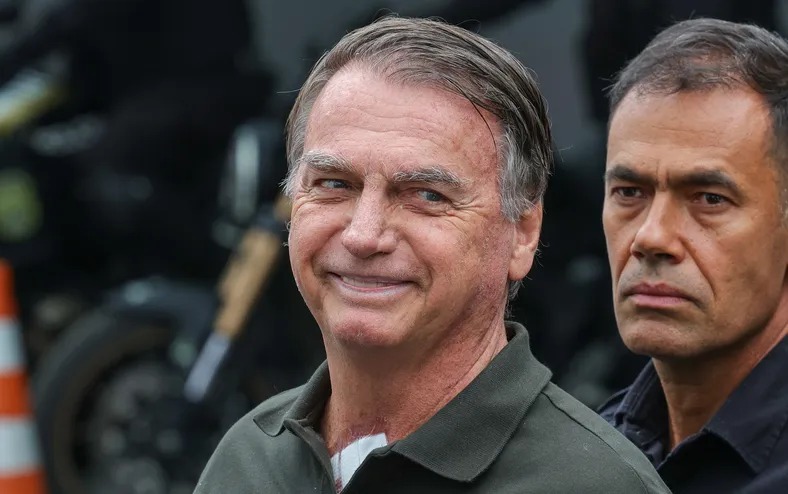 Médicos atualizam estado de saúde de Bolsonaro - Imagem