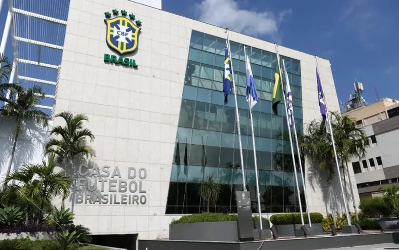 CBF amplia prazo para contratações e clubes podem se reforçar após os estaduais - Imagem